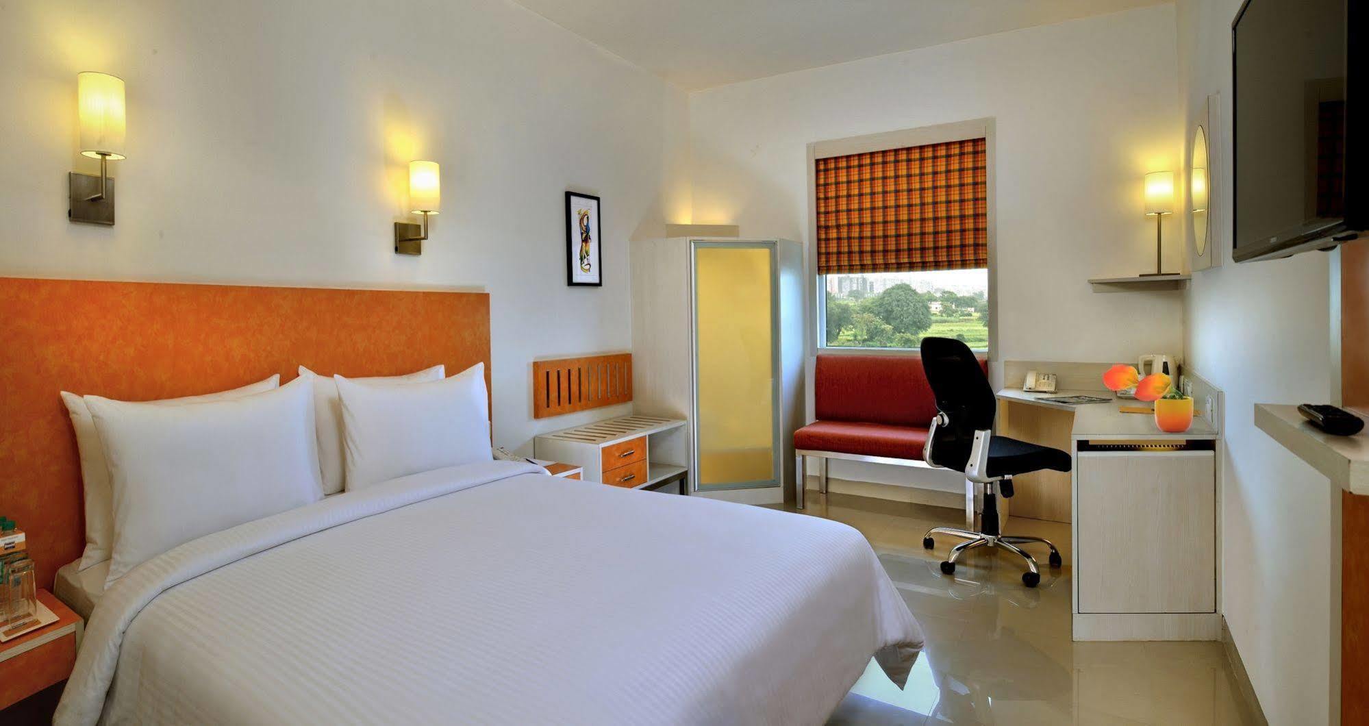比瓦迪红狐酒店 Bhiwadi 外观 照片